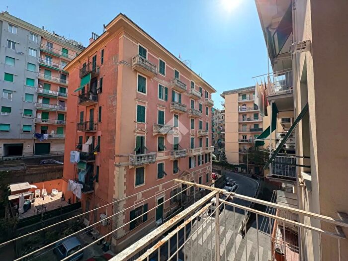 Appartamento trilocale in vendita in Via Giacomo Biga, Genova