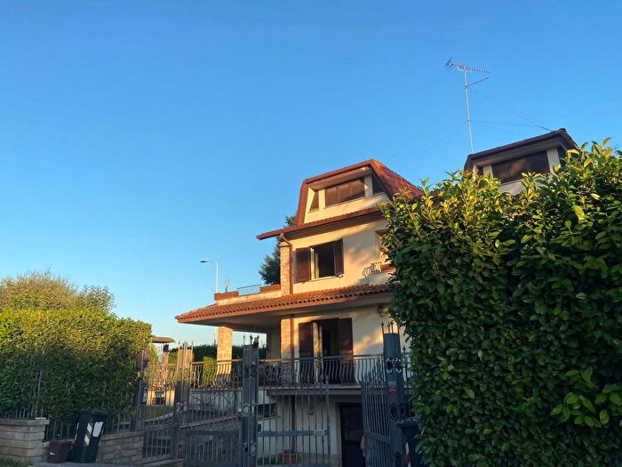 Casa con 8 locali in vendita in Via S Martino, Monterotondo