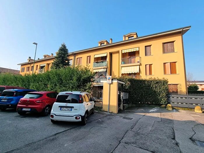 Appartamento quadrilocale in vendita in Vicolo Lamperti, Carugate