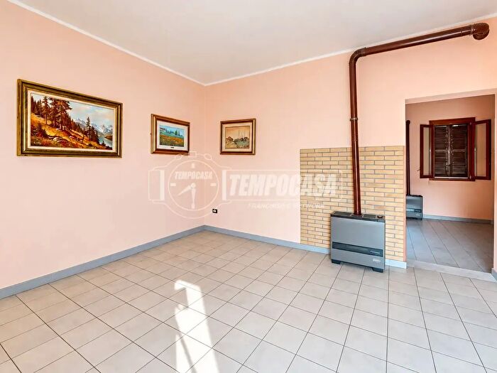 Appartamento con 6 locali in vendita in Via IV Novembre, Cogliate