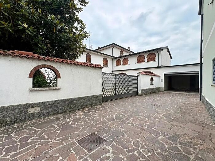 Casa con 12 locali in vendita in Via Renzo da Ceri, Crema