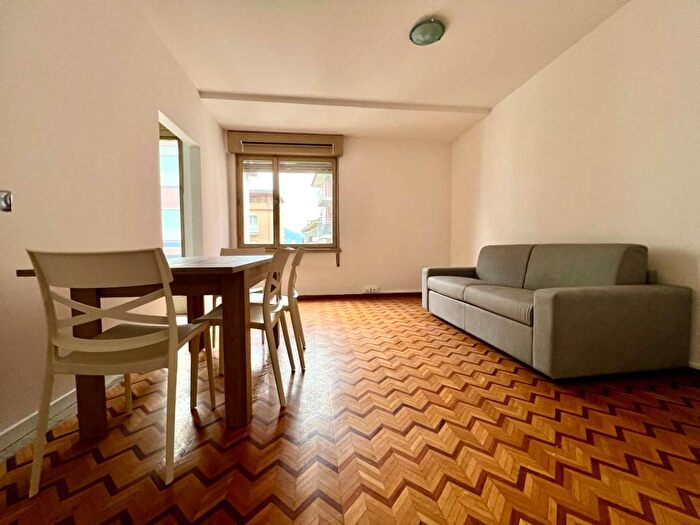 Appartamento trilocale in affitto in Via Brigata Acqui, Semicentro, Trento