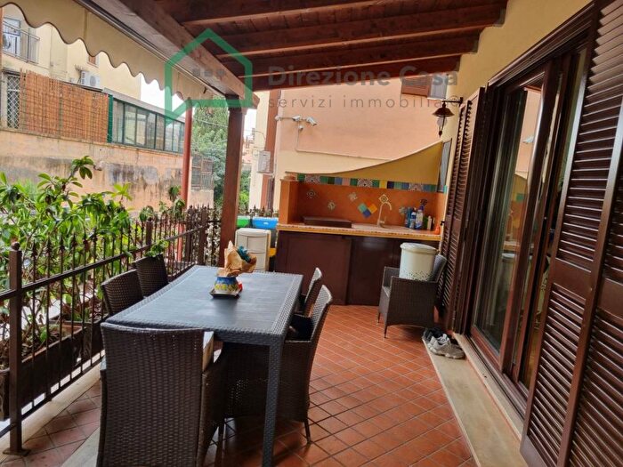 Appartamento quadrilocale in affitto in Via Carlo De Marco, San Carlo AllArena, Napoli