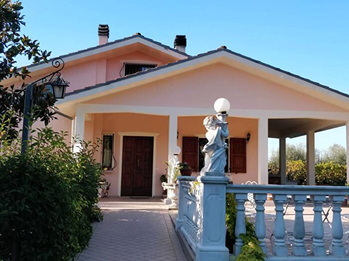Casa con 6 locali in vendita in Cuccurano Carrara, Fano