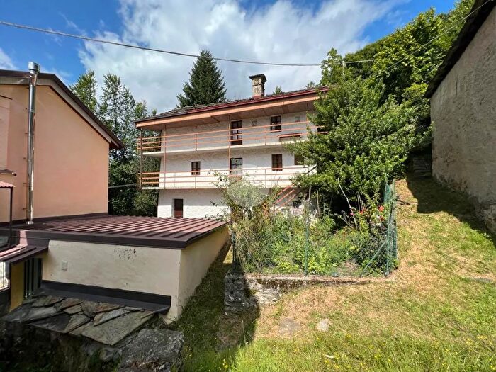 Casa con 7 locali in vendita in Frazione Salvagnengo, Viu