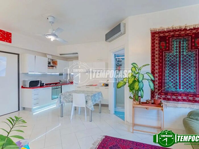 Appartamento bilocale in vendita in Via Michele Lessona, Milano