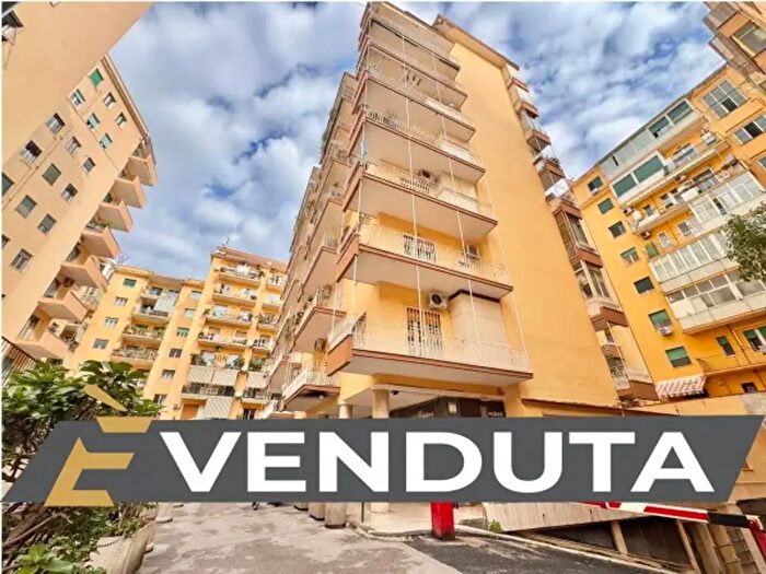 Appartamento trilocale in vendita in Via Mario Costa, Napoli