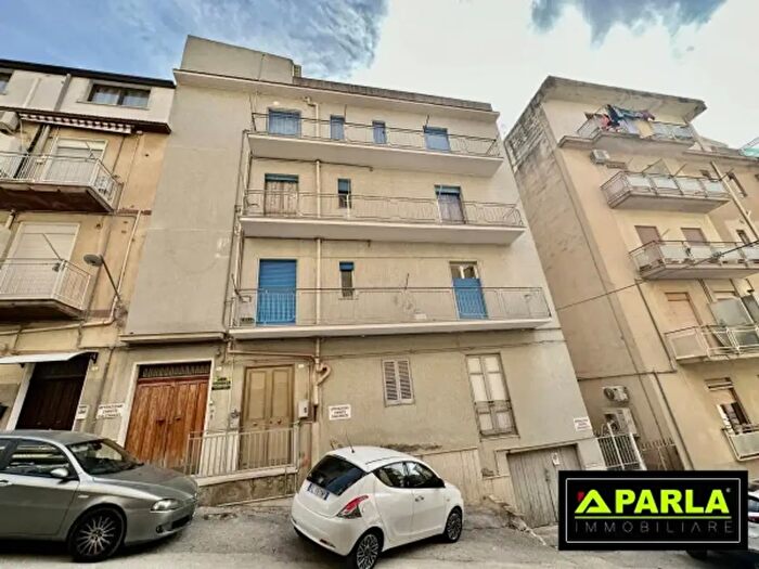 Appartamento con 6 locali in vendita in Via Maria Burgio, Canicatti'
