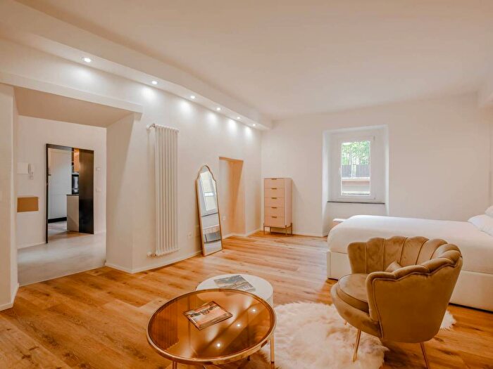 Appartamento quadrilocale in affitto in Via Arciprete Graziano Ponzone, Centro, Arona