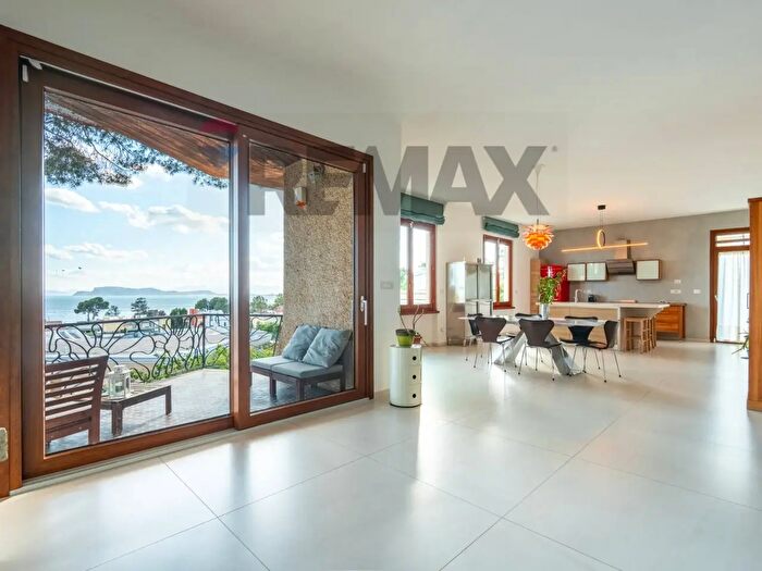 Casa con 7 locali in vendita in Quartu Sant'Elena