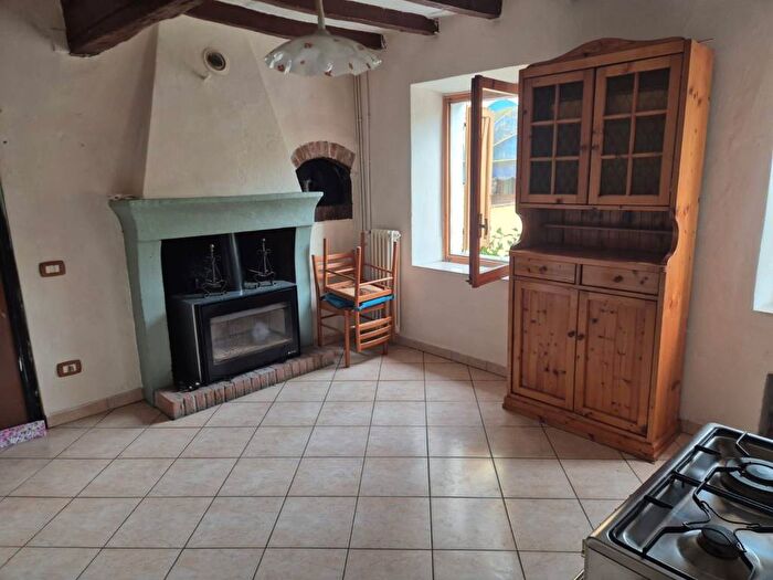 Appartamento trilocale in affitto in Via Canossa, Pecorile, Vezzano sul Crostolo