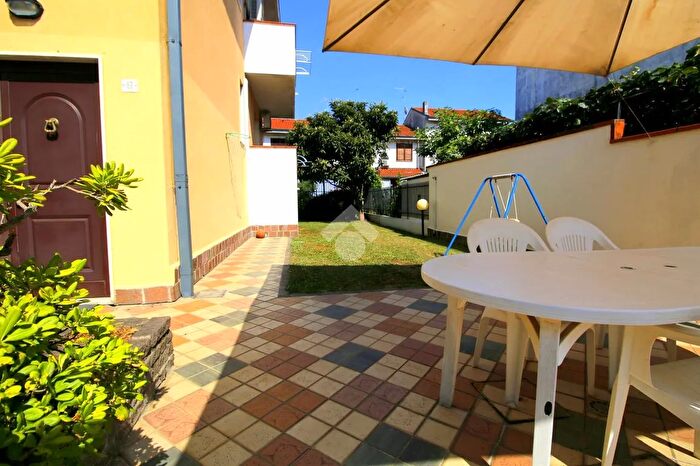 Appartamento trilocale in vendita in Vicolo Bernina, Caronno Pertusella