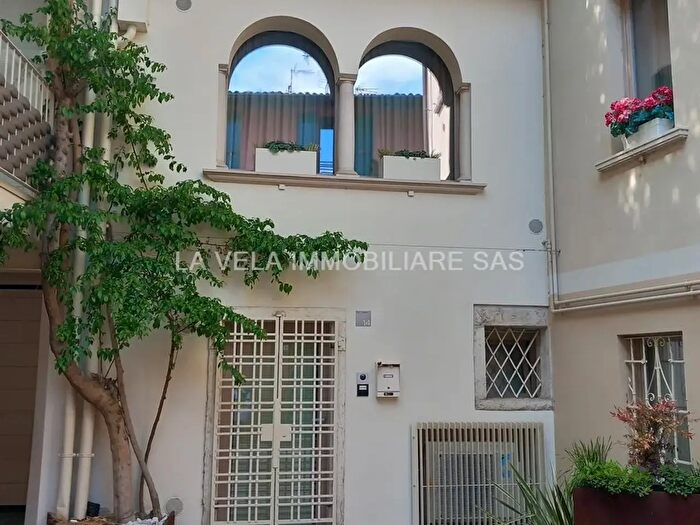 Appartamento trilocale in vendita in Desenzano Del Garda