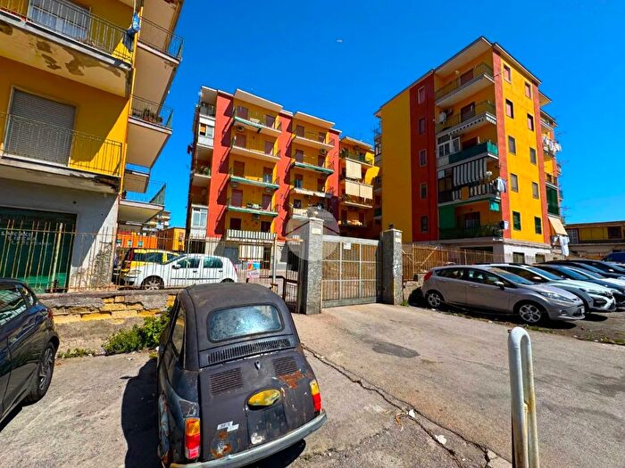 Appartamento trilocale in vendita in Via Santa Maria La Bruna, Torre Del Greco