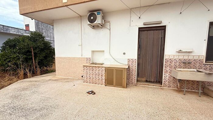 Casa trilocale in vendita in Via Bengasi, Racale