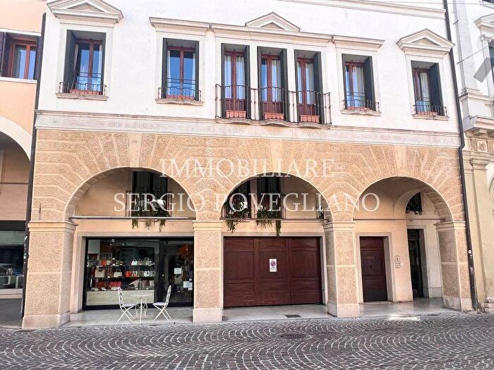 Appartamento con 6 locali in affitto in Piazza del Grano Burchiellati, Treviso