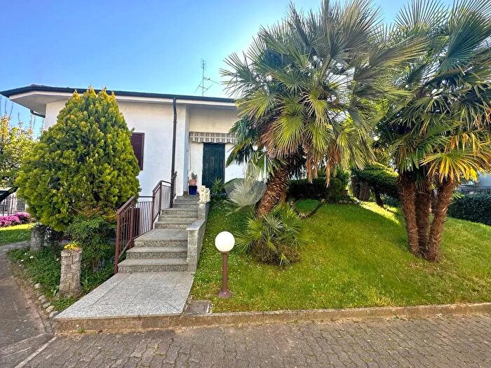 Casa quadrilocale in vendita in Via Monte Grappa, Santo Stefano Ticino