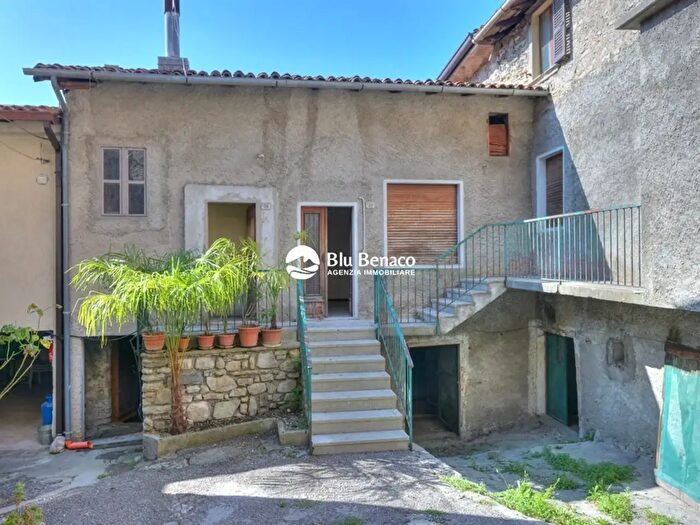 Casa quadrilocale in vendita in Via Porto, Tignale