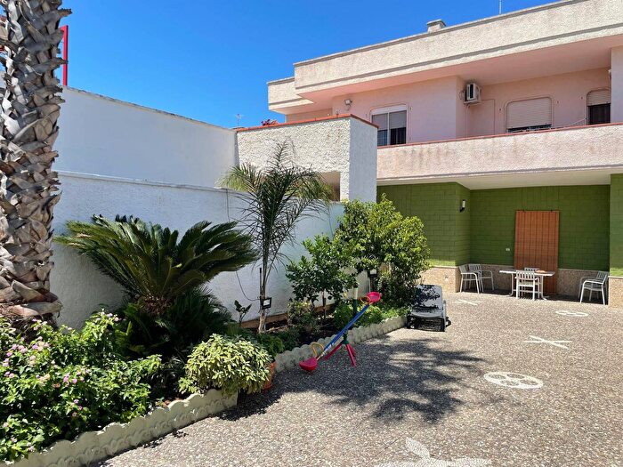 Casa quadrilocale in vendita in Via dellAnguilla Snc, Squinzano