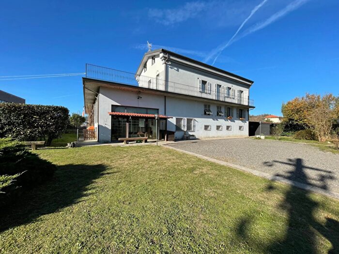 Casa con 11 locali in vendita in Aulla