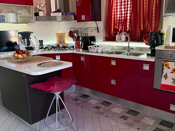Appartamento con 6 locali in affitto in Via Inghilterra, Tufolo Farina, Crotone