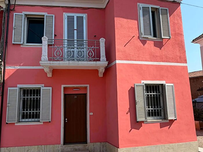 Casa con 7 locali in vendita in Via Livio Marbello, Alessandria
