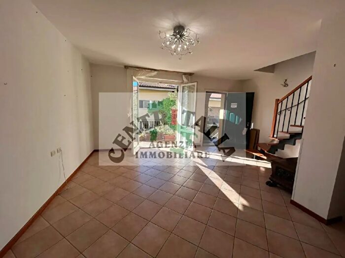 Casa con 6 locali in vendita in Urbino