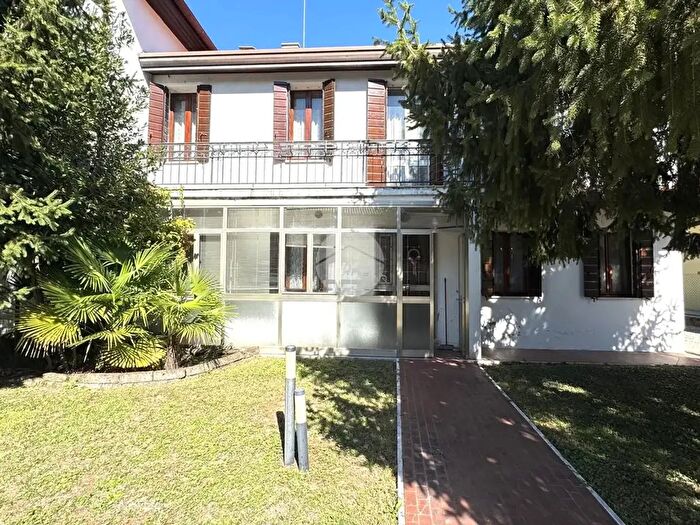 Casa con 6 locali in vendita in Via Raimondo Franchetti, Preganziol