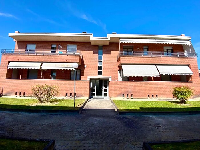 Appartamento con 6 locali in vendita in Viale Europa, Grinzane Cavour