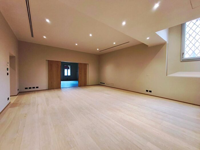 Appartamento con 5 locali in vendita in Via Clavature, Bologna