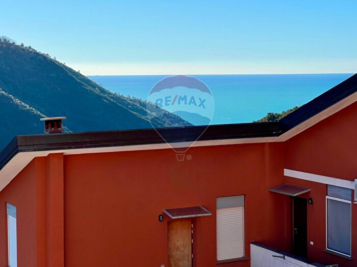 Appartamento trilocale in vendita in Località Preata, Deiva Marina