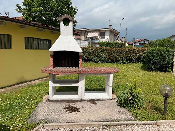 Casa quadrilocale in affitto in Via Pasubio, Caldogno Rettorgole Cresole, Caldogno