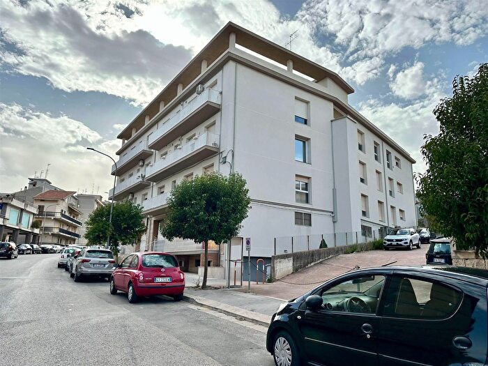 Appartamento con 6 locali in vendita in Corso Vittorio Veneto, Ragusa