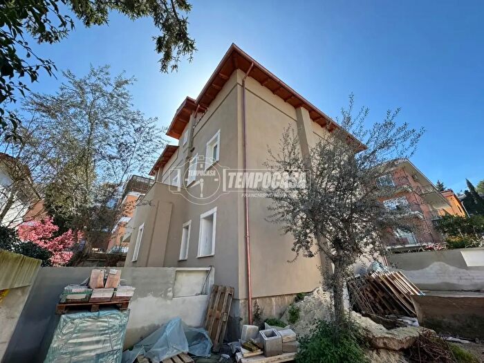 Appartamento bilocale in vendita in Via Acquapendente, Roma