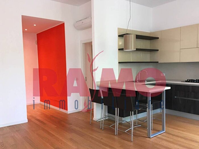 Appartamento trilocale in affitto in Via Giovanni Battista Morgagni, Morgagni, Milano