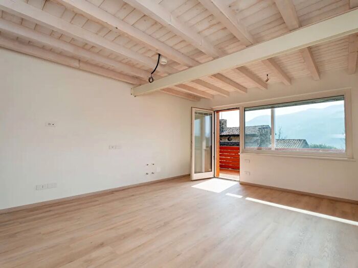 Casa quadrilocale in vendita in Via Vittorio Emanuele, Clusone