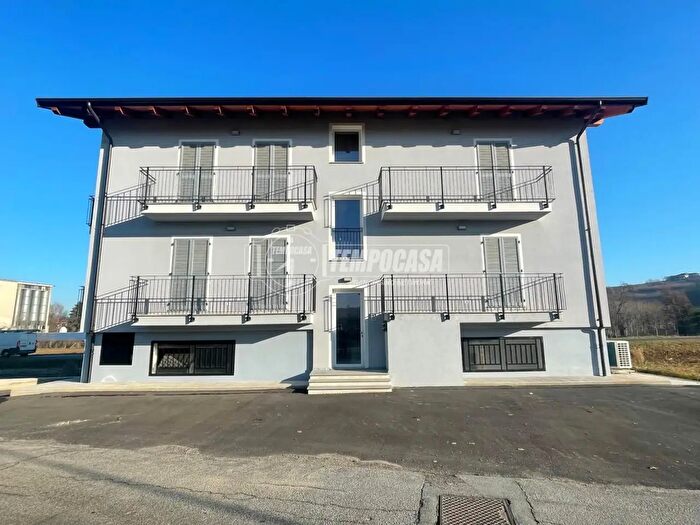 Appartamento trilocale in vendita in Via Santa Maria del Piano, Neive