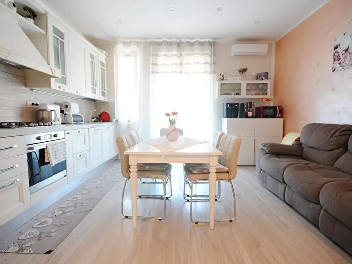 Appartamento quadrilocale in vendita in Via Valentini, Prato