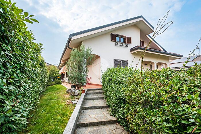 Casa con 6 locali in vendita in Via Givoletto, Pianezza