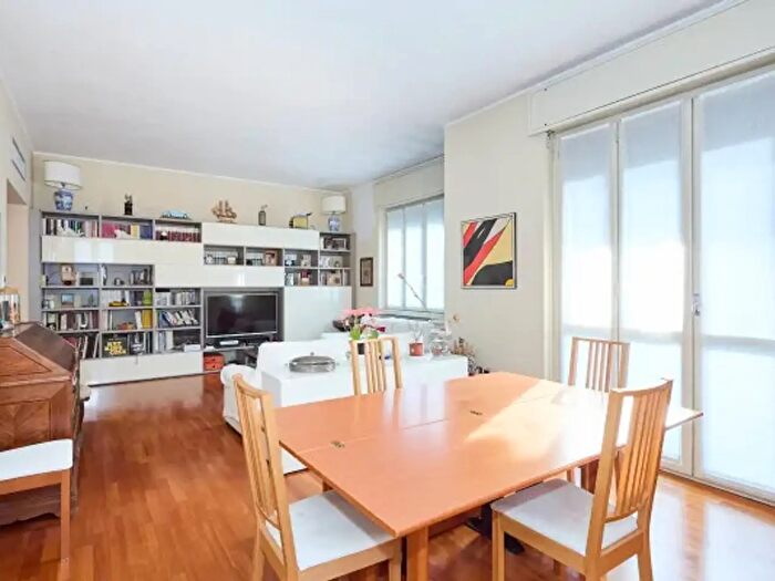 Appartamento quadrilocale in vendita in Via Gavirate, Milano