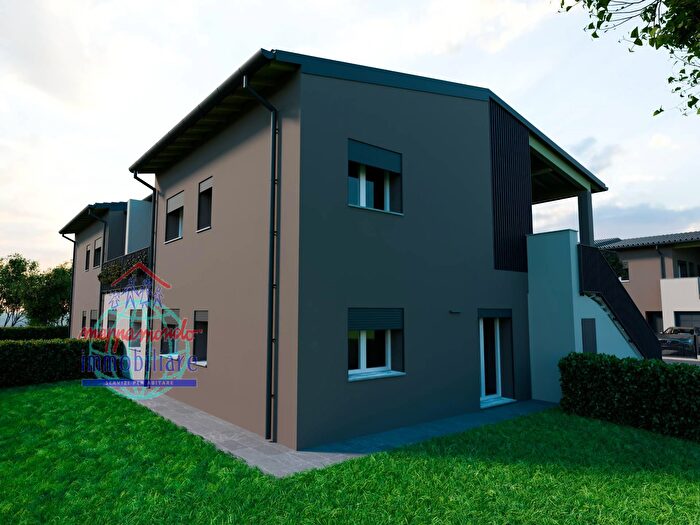 Appartamento con 5 locali in vendita in Via Curato Snc, Cento