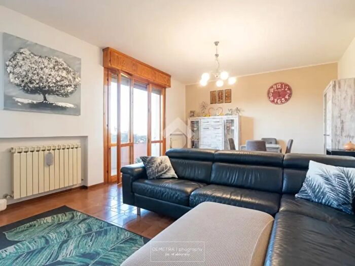 Appartamento trilocale in vendita in Via Giovanni Pascoli, Guiglia
