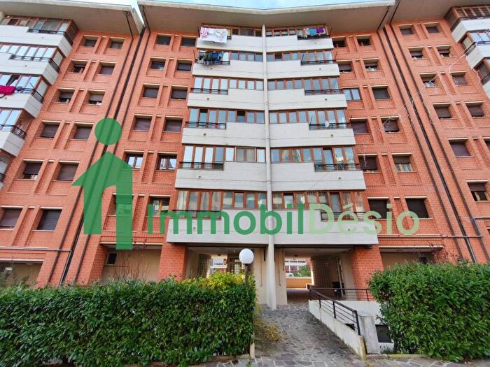 Appartamento con 6 locali in affitto in Viale delle Medaglie Olimpiche, Centro, Potenza