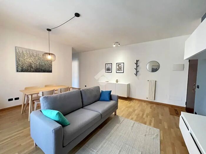 Appartamento trilocale in affitto in Via Federico Confalonieri, Milano