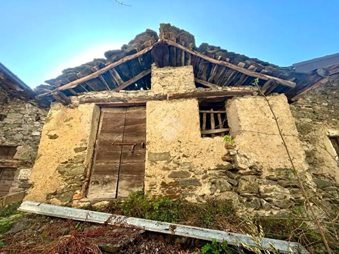 Casa quadrilocale in vendita in Via Caino, Vercana