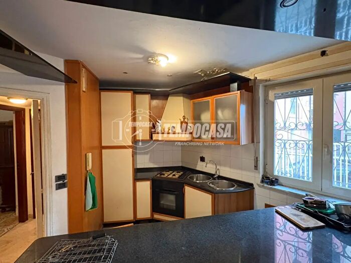 Appartamento quadrilocale in vendita in Via Arenella, Napoli