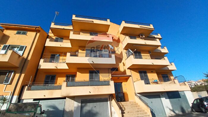 Appartamento con 9 locali in vendita in Via Brancati, Scicli