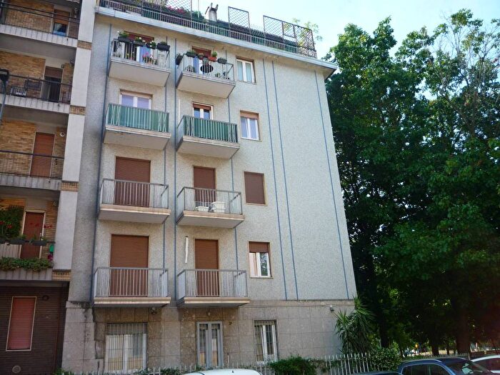 Appartamento trilocale in affitto in Via George Washington, Solari, Milano