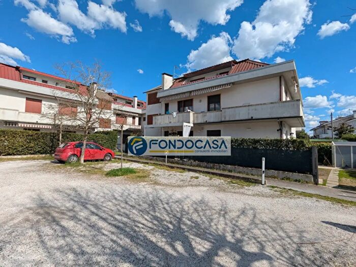Appartamento trilocale in vendita in Via dei Cerri, Massa