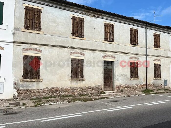Casa quadrilocale in vendita in Erbe'